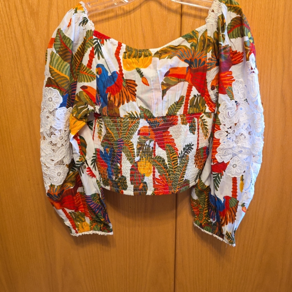Farm Rio Women's Multicolor Floral Top Sz M NWT.  Macaw Floral Artsy Boho Beachy - Picture 9 of 9
